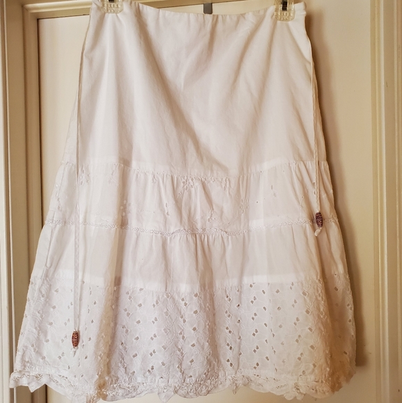White lace skirt by Nine & CO Petite 6p - Picture 2 of 3